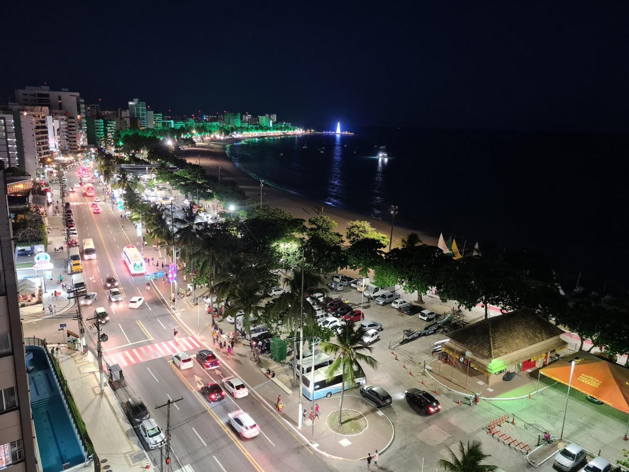 Beira Mar De Pajucara / Apartamento