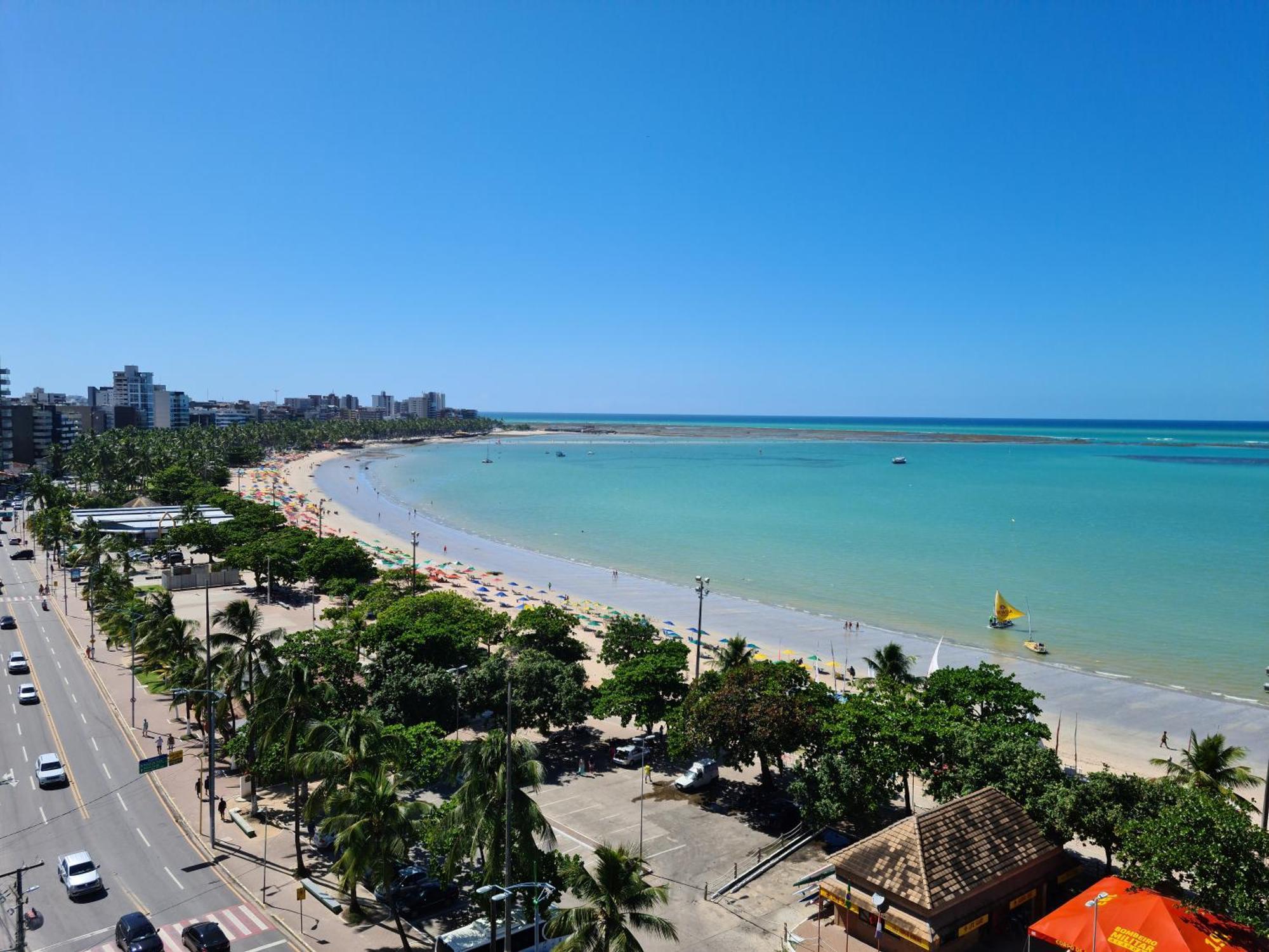 Apartamento Beira Mar De Pajucara / Maceió